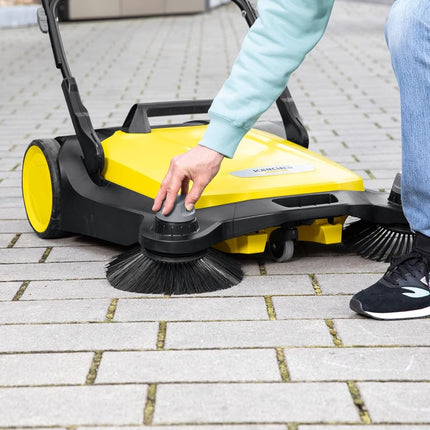 Kärcher side broom with special bristle for moist and fine-grained waste such as leaves for the S 6 to S 6 Twin sweepers, black