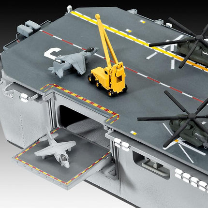 Revell 05178 US Navy Assault Carrier WASP Class 1:700 Scale Unbuilt/Unpainted Plastic Model Kit