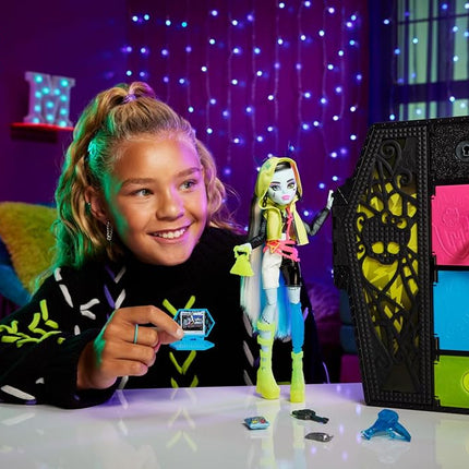 Monster High Doll and Fashion Set, Frankie Stein Doll, Skulltimate Secrets: Neon Frights, Dress-Up Locker with 19+ Surprises, HNF79