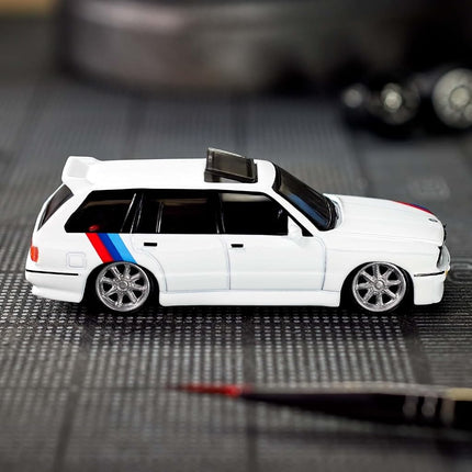 Hot Wheels 1990 BMW 318i Touring Collectors Elite 64