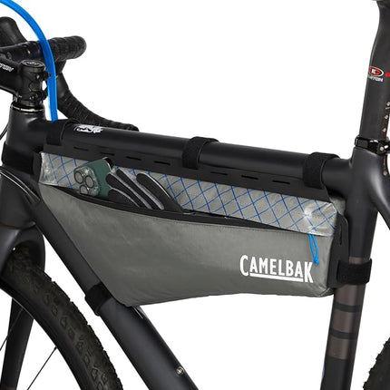 CamelBak M.U.L.E. Bikepacking Mochila de cuadro triangular impermeable - Incluye depósito de hidratación Quickstow de 2 L, grande