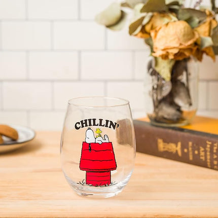 Silver Buffalo Peanuts Snoopy and Woodstock Chillin Stemless Wine Glass, 20 Ounces, 1 Count (Pack of 1)