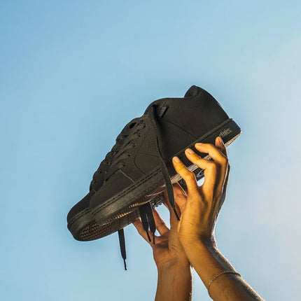 Etnies Kingpin Classic Skate Heritage Fashion Style with on-Trend Puffy Look, Reinforced Cupsole, Cushioned Fit, Everyday Sneakers Black