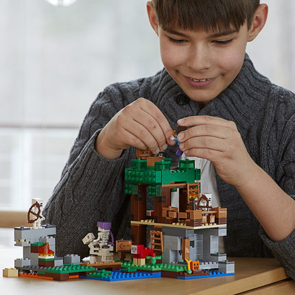 LEGO Minecraft El ataque de los esqueletos Kit de construcción 21146 (457 piezas)