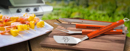 YouTheFan NFL Denver Broncos Juego de 3 piezas para barbacoa de la serie Spirit, acero inoxidable, 22" x 9"
