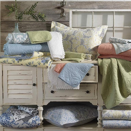 Laura Ashley - Flora Collection - Quilt Set - 100% Cotton, Reversible Bedding with Matching Sham(s), Pre-Washed for Added Softness, Twin, Blue