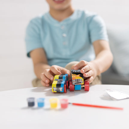 Melissa & Doug Kit de manualidades de madera "Decora tu propio" - Coche de carreras y camión monstruo