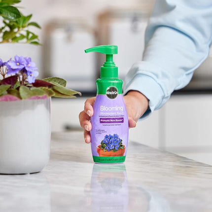 Miracle-Gro Blooming Houseplant Food, 8 oz.