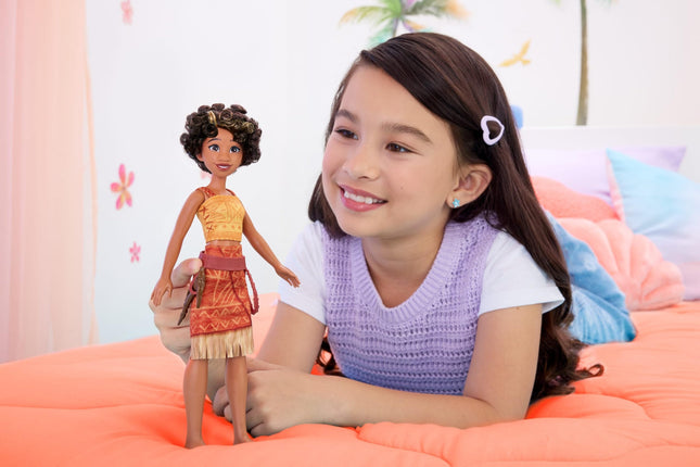 Mattel Disney Vaiana 2 Loto Poupée mannequin avec 2 accessoires, tenue amovible avec ceinture et hache, inspirée du film