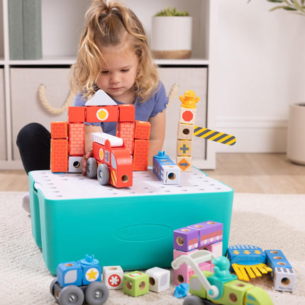 Melissa & Doug Blockables™ Deluxe City Snap and Play, juego de bloques de construcción de madera conectables, combinables y encajables con contenedor de almacenamiento y tapa de juego (122 piezas) para edades de 2 a 7 años - Certificación FSC