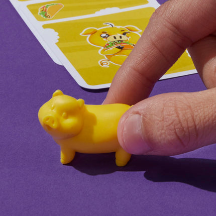 Hasbro Gaming Piggy Piggy Card Game, Fun and Fast Card Game for Families, Children, Teenagers and Adults, Ages 7+, for 2 to 6 Players