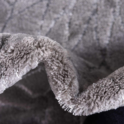 Unique Loom Marilyn Monroe Glam Collection Textured Lotus Floral Gray Silver Runner Rug (2' x 10')