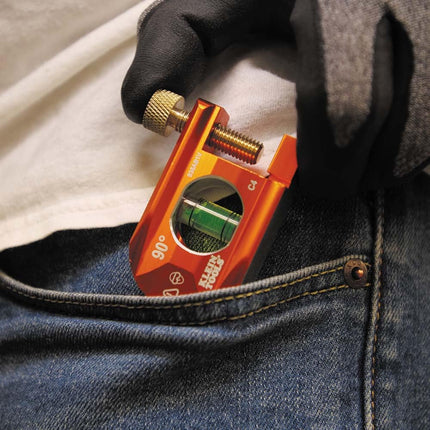 Klein Tools 935AB1V Nivel No-Dog, Nivel de Doblado de Conducto de 2.5 Pulgadas, 1 Vial, Nivel ACCU-Bend Elimina los Doblados Irregulares en Compensaciones y Curvas de Silla