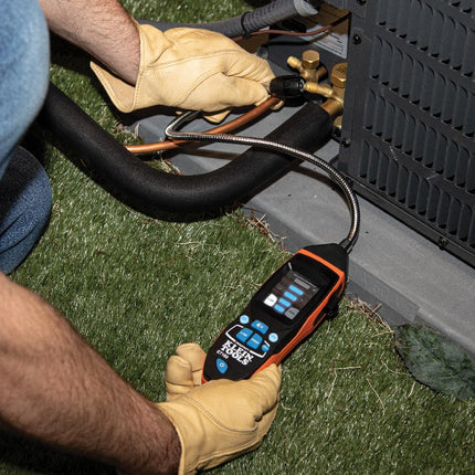 Refrigerant Gas Detector, Detects Gas Leaks in the Presence of CFC's, HFC's, HCFC's and Blends as Low as 100 PPM Klein Tools ET160