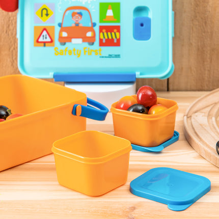 Fiambrera Bento de plástico reutilizable de Zak Designs Blippi con cierre hermético, asa de transporte, válvula de vapor para microondas y recipientes individuales para el almuerzo empaquetado de niños (set de 3 piezas)