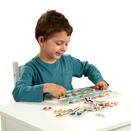Puzle de clavijas de madera del abecedario de los clásicos de Disney de Melissa & Doug