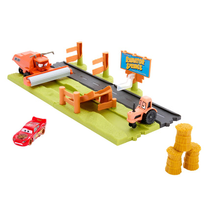 Mattel Disney and Pixar Cars Playset with 3 Toy Ve
