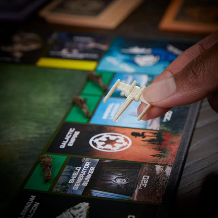 Monopoly Hasbro Gaming : Star Wars of The Jedi Board Game for 2-6 Players, Inspired by of The Jedi Movie, Game for Families and Kids Ages 8+ (Amazon Exclusive)