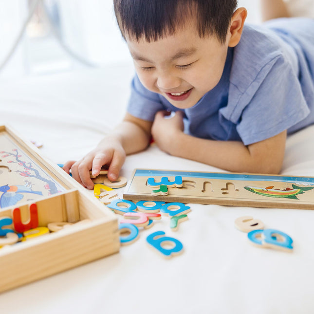 Melissa & Doug See & Spell − Wooden Alphabet Letters with Flash Cards | Educational Word Puzzles for Children | Age 4–6