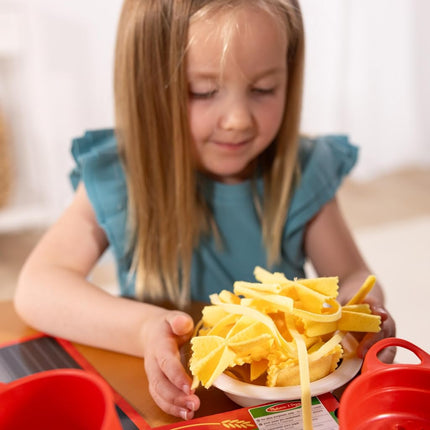 Melissa & Doug Coffret Pâtes à Cuisiner et Servir | Jouet en bois pour cuisine d'enfant, avec accessoires de cuisson | 3 ans et +