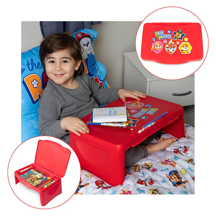 Pupitre d'activités Pat' Patrouille pour enfants avec rangement - Couvercle pliable et design escamotable - Portable pour les voyages ou pour une utilisation au lit à la maison - Idéal pour écrire, lire ou d'autres activités scolaires