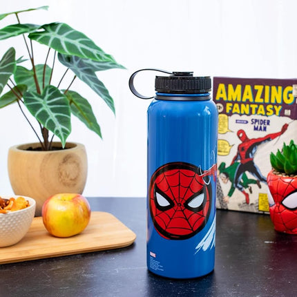 Botella de agua de acero inoxidable Silver Buffalo Spider-Man Beyond Amazing con tapa de rosca, 42 onzas