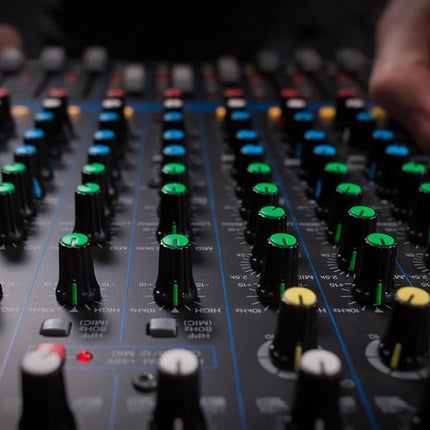 Yamaha MG16XU 16-Input 6-Bus Mixer with Effects