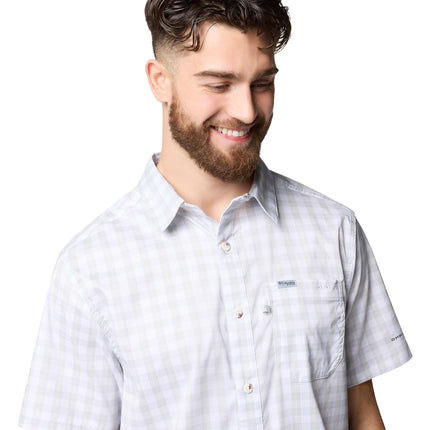 Columbia Men's Super Slack Tide™ Camp Shirt, Cool Grey Palaka Grid, Medium