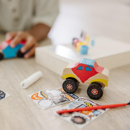 Melissa & Doug Kit de manualidades de madera "Decora tu propio" - Coche de carreras y camión monstruo