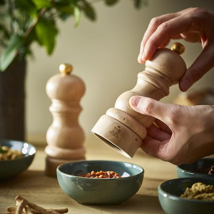 PEUGEOT - Paris u'Select 12 cm Salt Mill - 6 Predefined Salt Grinder Settings - Powdered Salt Innovation, Zirlion Mechanism - PEFC-Certified Wood - Made in France - Natural Finish