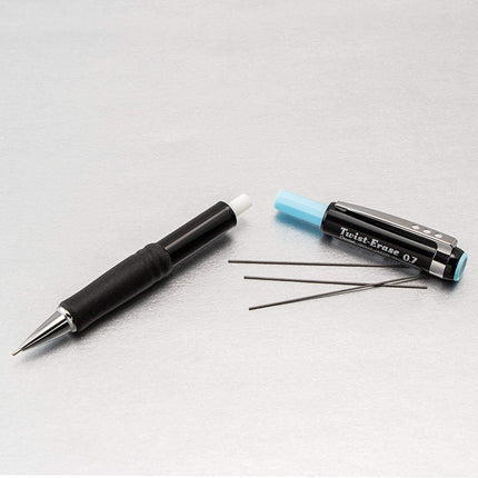 Pentel Twist Erase .7 MM, lápiz automático Twist-Erase III, paquete de 3, barriles negros, los mejores lápices mecánicos profesionales para la escuela, la oficina y el hogar para mujeres y hombres (QE517BP3)