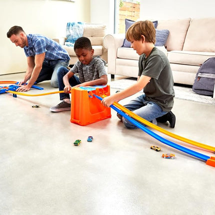 Hot Wheels Track Builder Deluxe Stunt Box & 1:64 Scale Toy Car