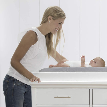 Cambiador anatómico Delta Children con funda de felpa, gris