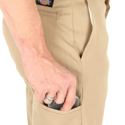 Pantalón de trabajo Dickies de sarga elástica ajustado para hombre, color arena del desierto, 30x32