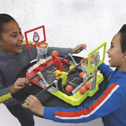 Hasbro Gaming Juego Foosketball, El Fútbol de Mesa Más Baloncesto de Disparar y Anotar, no buscado Juego de Mesa para Niños de 8 Años en Adelante, para 2 Jugadores