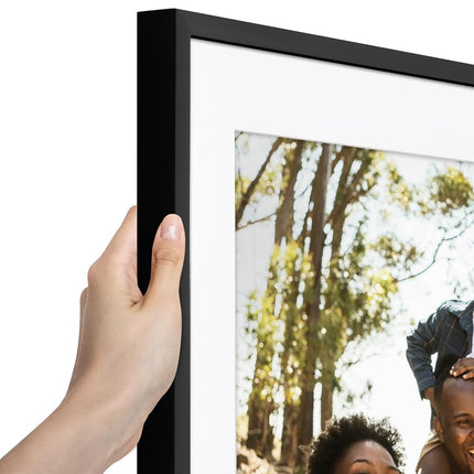 Marco para Póster Americanflat de 24x36 con Plexiglás Pulido - Úsalo como Marco de 20x30 con Paspartú o para Exponer una Foto de 24x36 sin Paspartú - Colección Soho - Marcos de Foto de Moldura Profunda para Pared - Negro