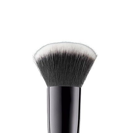 e.l.f. Powder Blurring Brush, Make-up Brush for Creating a Soft-Focus Finish, Great for Under Eyes, Around the Nose & Brows, Vegan & Cruelty-Free