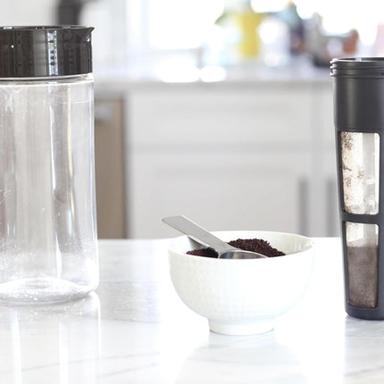 Takeya 10311 Patented Deluxe Cold Brew Iced Coffee Maker with Airtight Seal & Silicone Handle, Made in USA, 2-Quart, Black BPA-Free Dishwasher-Safe
