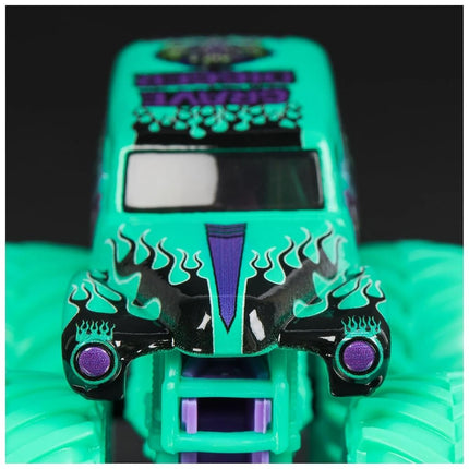 Monster Jam 1:64 Series 38 Over Charged Grave Digger