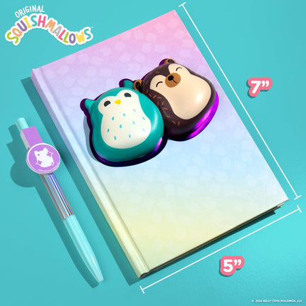 SQUISHMALLOWS Original Set de Diario Blando, Incluye Diario de 5 x 7, 60 Hojas, Pegatinas Kawaii, Bolígrafo, Divertido Kit de Diario y Cuaderno de Dibujo para Niños, Útiles Escolares, Diario para Niñas