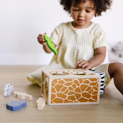 Melissa & Doug Camión de rescate de madera con clasificador de formas | Puzle de animales para niños pequeños, set de juego de aprendizaje temprano | Edad 2+