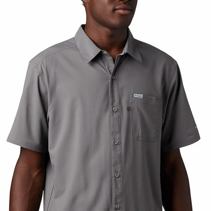 Columbia Men's Slack Tide Camp Shirt, Short Sleeve Shirt, City Grey, Small