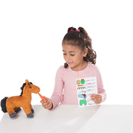 Melissa & Doug Set de Juego de Cuidado de Caballos Feed & Groom con Animal de Peluche