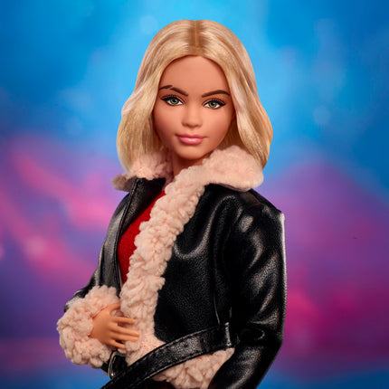 Muñeca Barbie Ruby Sunday, coleccionable de Dr. Who inspirado en la temporada 14 de la serie, con soporte para muñecas y certificado de autenticidad, HRM78