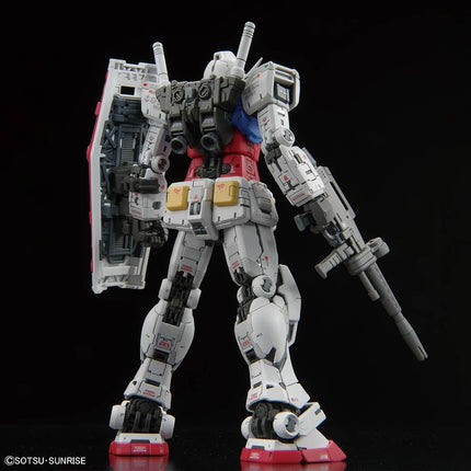 BANDAI Hobby RG Gundam 1/144 RX-78-2 Gundam Ver.2.0