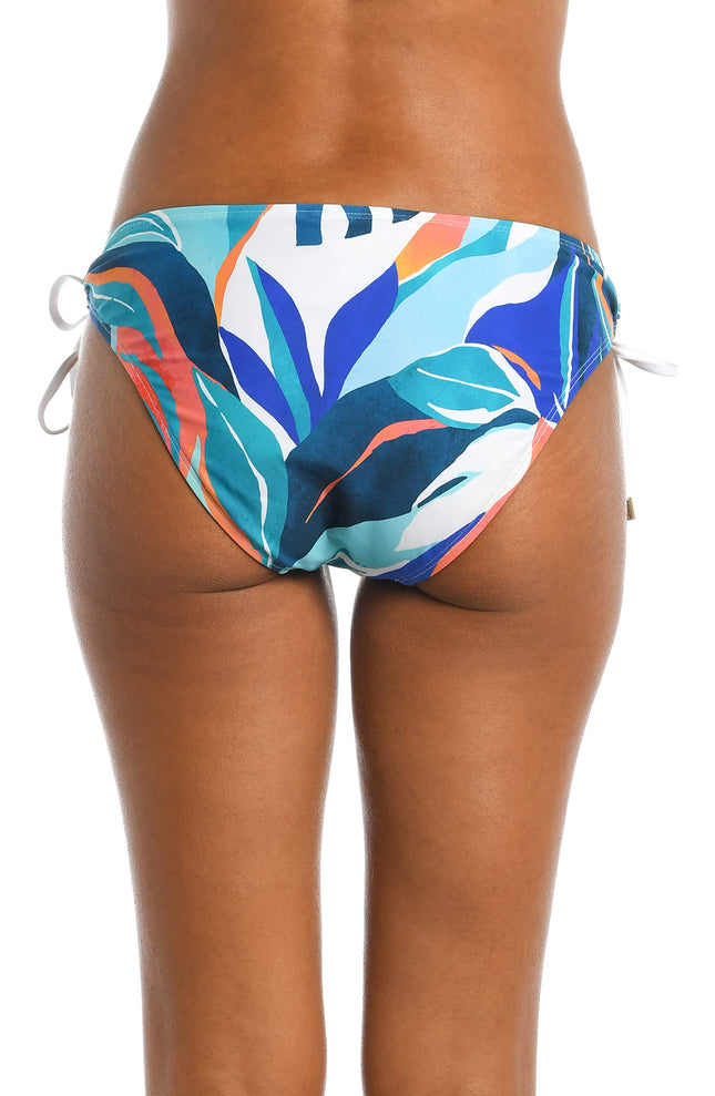 Parte de abajo de bikini de traje de baño hipster con lazo lateral para mujer La Blanca, azul hielo/palmas costeras, 20