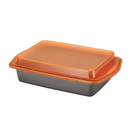 Rachael Ray Molde para hornear antiadherente de 9 x 13 pulgadas con tapa, gris con tapa y asas naranjas