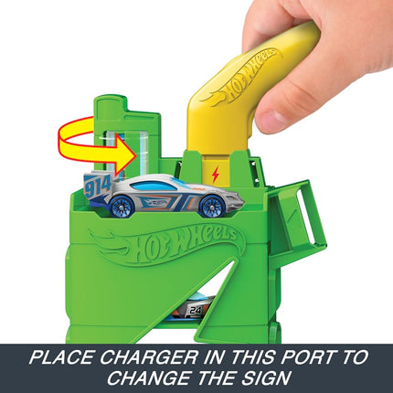 Hot Wheels Let's Race Netflix - City Super Recharge Fuel Station Playset with EV Chargers and 1:64 Scale Toy Car, HTN79
