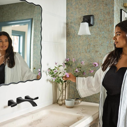 Applique de salle de bain à 1 lumière et à double montage Moen Voss Noir mat avec verre dépoli, YB5161BL