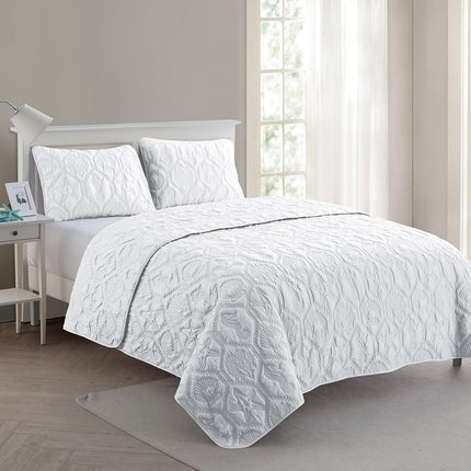 VCNY Home 3-Piece King Quilt Set – Lightweight Emb